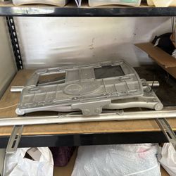 TV Wall Mount / Full Motion Up To 72” TV