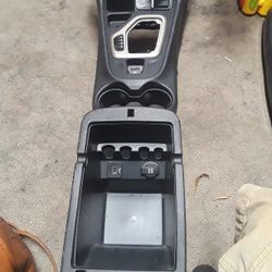 2015 Cherokee Front Console