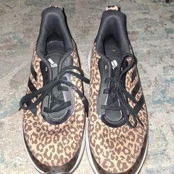 Adidas Woman Size 6