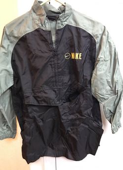Lightweight pullover Nike jacketsize 10/12