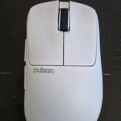 Pulsar Gaming Gears Wireless Gaming Mouse Light Weigt Ergonomic Optical Swith Large Size White