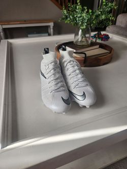 Nike vapor edge 360 untouchable men's football cleets.