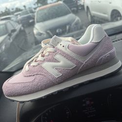 NEW BALANCE WOMEN 8 BRAND NEW 