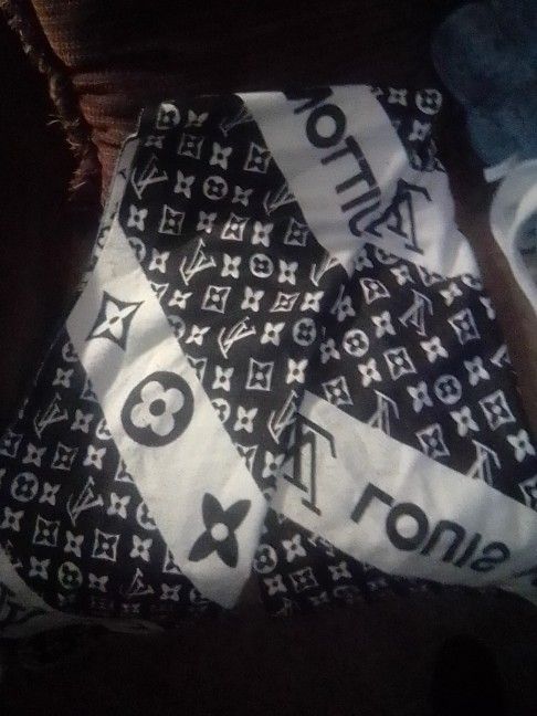 Louis Vuitton Shawl