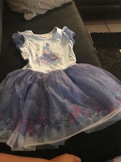 Disney dress big sister little sister size 6 in a size 3 used only once