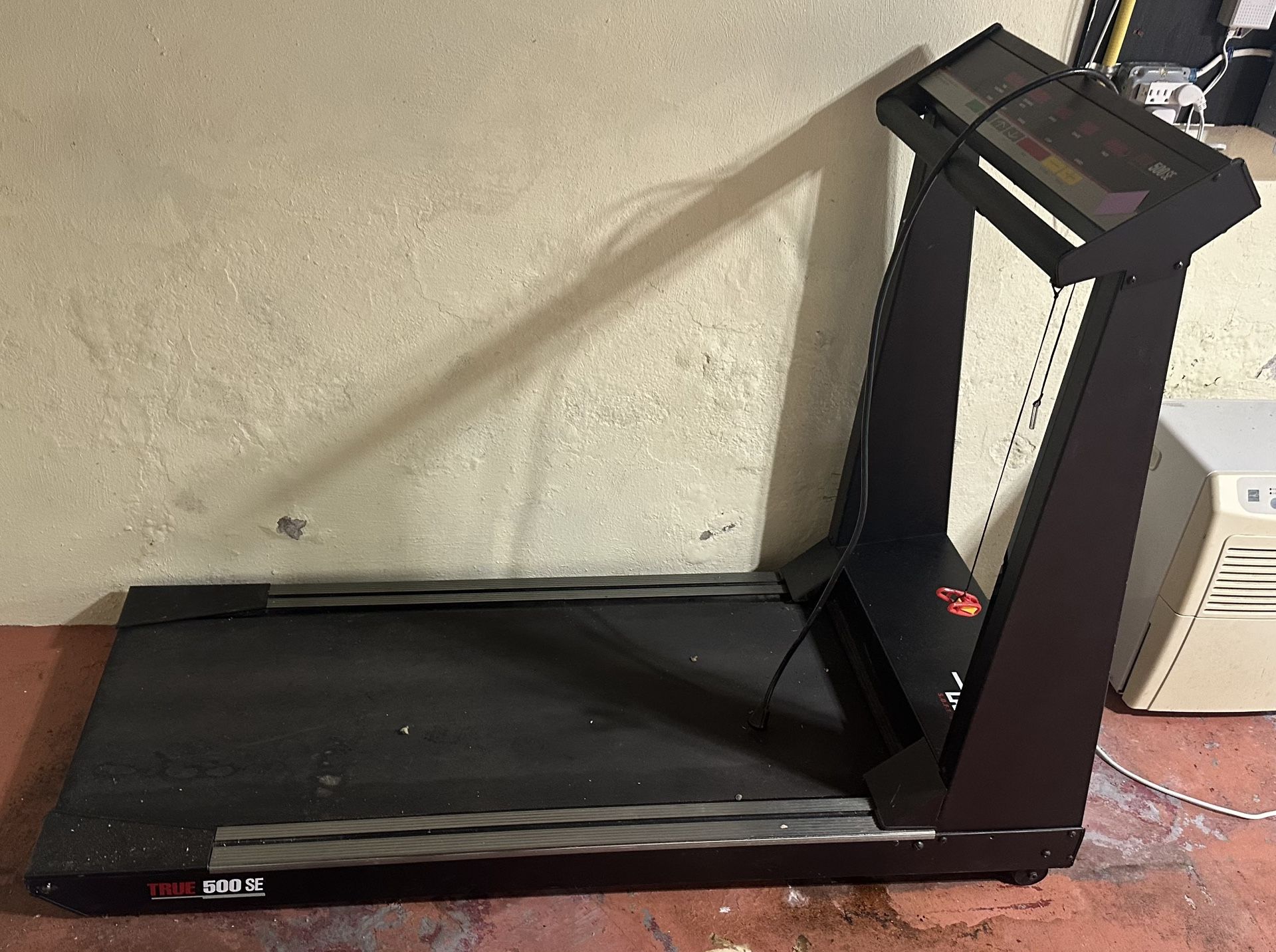 True 500SE Treadmill. Nice Shape!