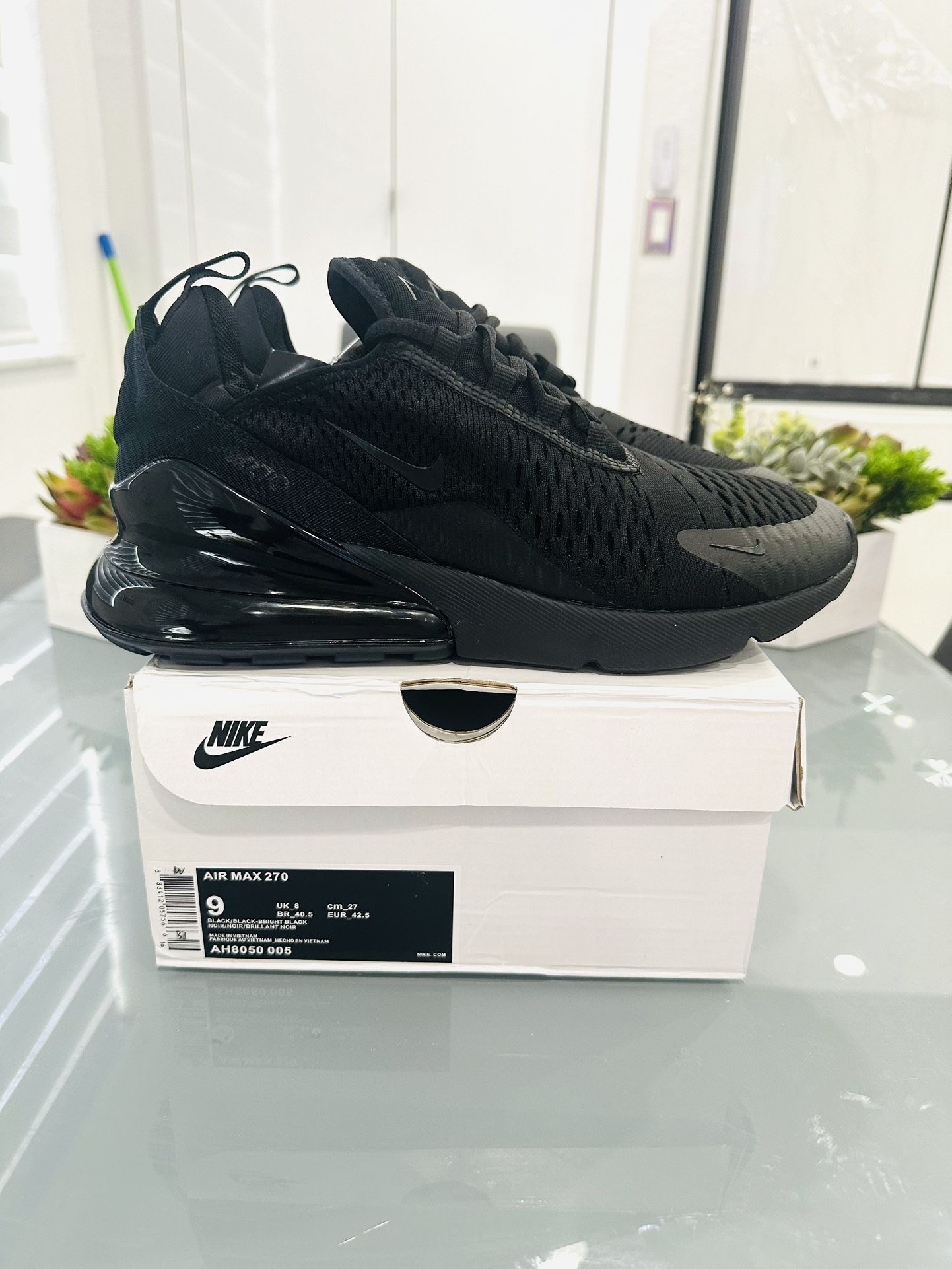 NEW Nike AIR MAX 270 Black Size