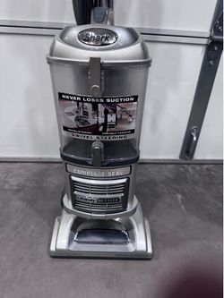 Shark navigator deluxe vacuum