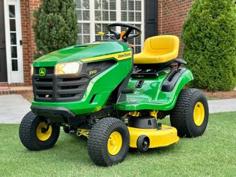 John Deere S100 42 in. 17.5 HP Gas Hydrostatic Riding Lawn Mower - 55 Hours