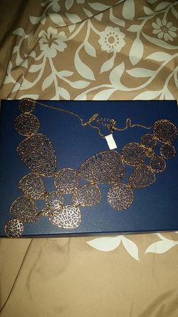 Collar dorado modelo caprichosi