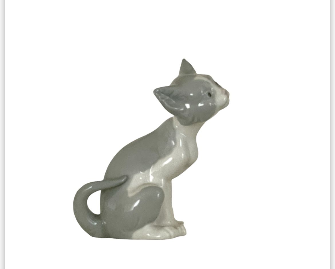 Lladro 1981 Grey Cat Figurine 