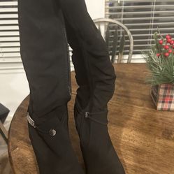 Beautiful black Boots 6 1/2