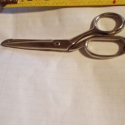 Nice sharp 7" scissors / shears