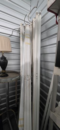 8vft fixture w lamps