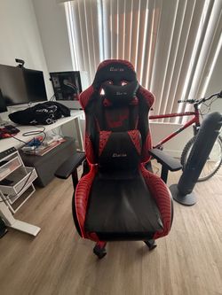Clutch Gaming Chair Pewdiepie edition