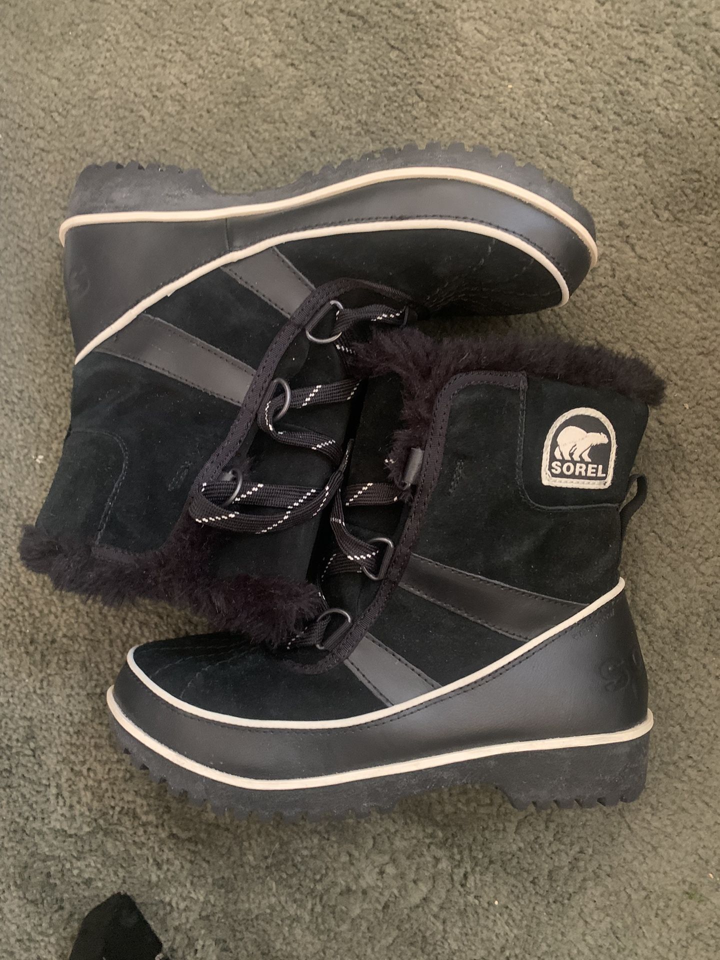 Size 6 And 6.5 Women’s Shoes