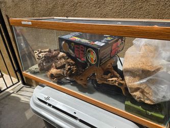 Reptile terrarium and accessories