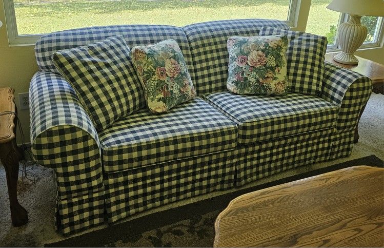Country College Couch / Sofa