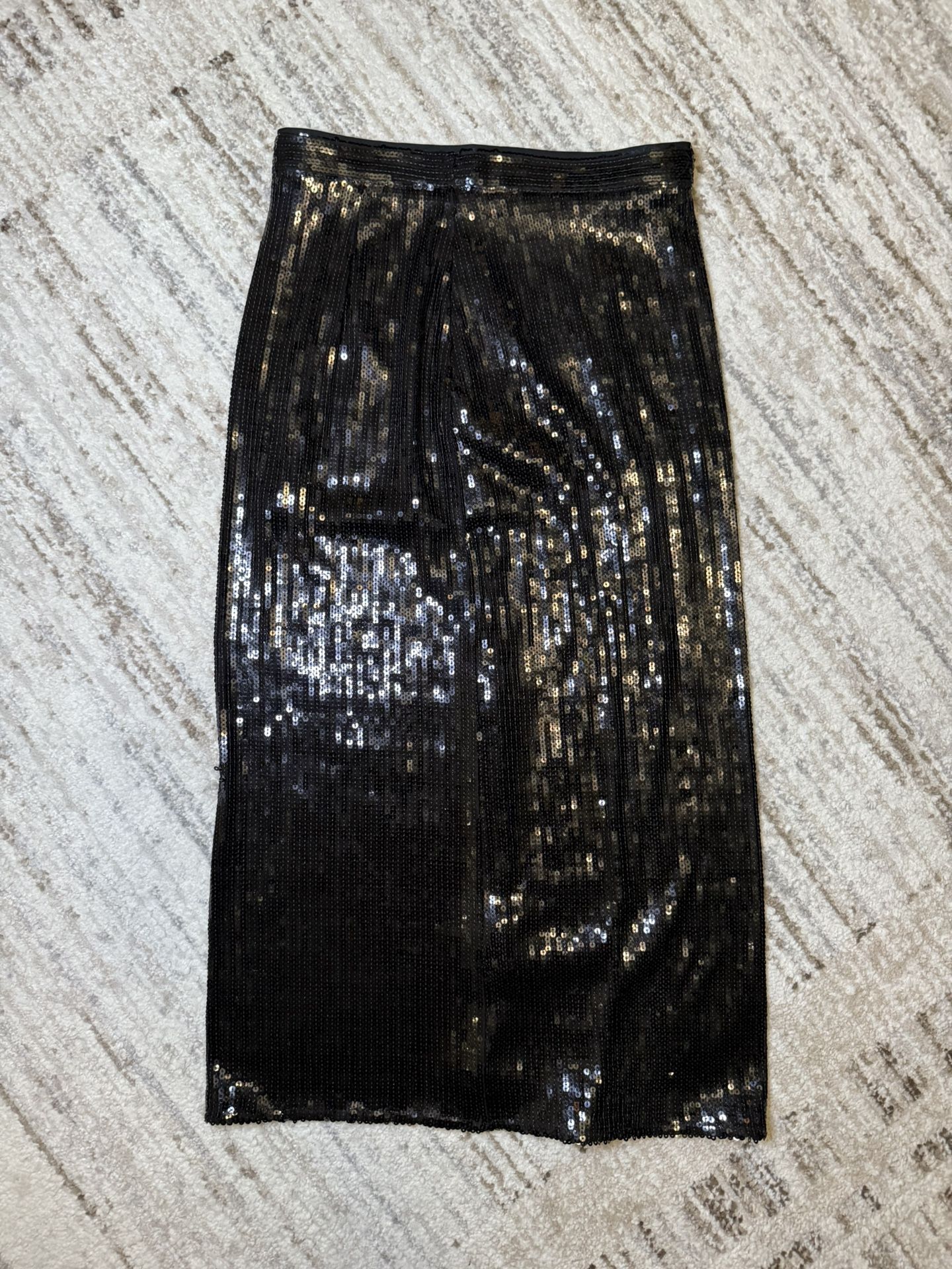 IF SHIPPING, DM BEFORE BUYING. Size 6 Black Sequin Skirt.