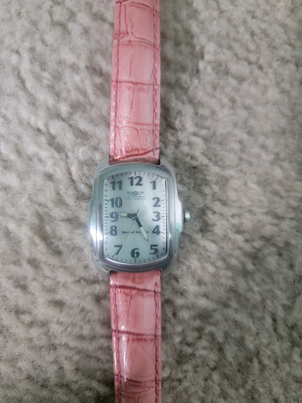 Beautiful Invicta Women Watch With Brand New Battery. (MUST SELL TODAY)