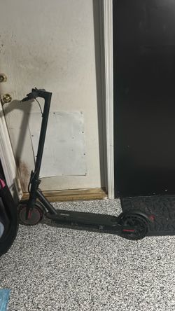 Electric scooter interested in trades needs to go asap *NOT FREE*