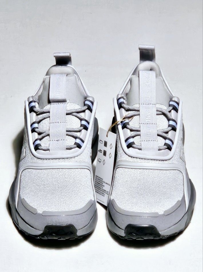 WOMEN'S SIZE 5: ADIDAS NMD_R1 SNEAKERS!!