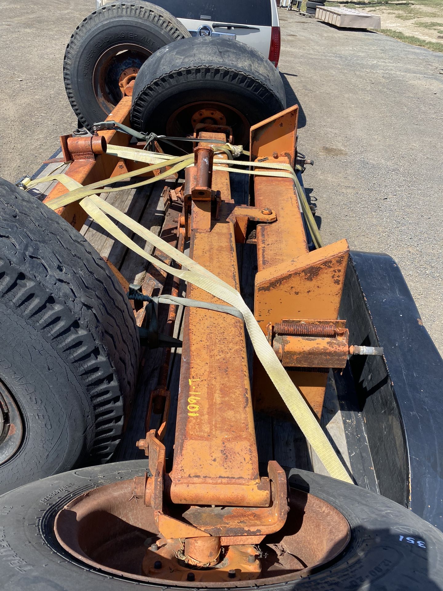 Huge Off-road Trailer Axles And Tires 