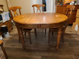 Oval Dining Table and 5 Chairs, with 2 Table Leaves