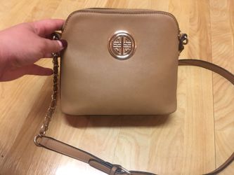 Super trendy crossbody purse!!