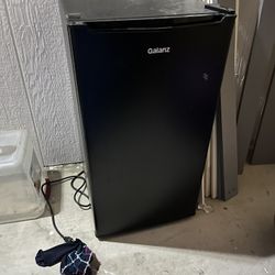 Galanz Mini Fridge