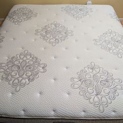 Beautyrest Legend K,ing size mat,tress 16 inches, medium firm. Premium