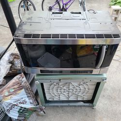 Barely Used Samsung Microwave (SMH9207ST)