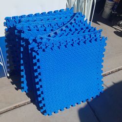 30 Blue Interlocking Padded Mats 24x24 Exercise Garage Read Description