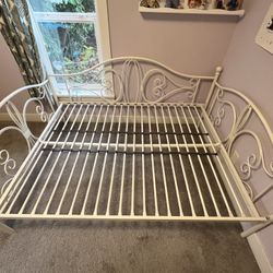 Beautiful Metal Trundle Bed, Full over Twin 