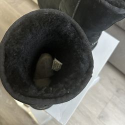 UGG Classic Short II in black