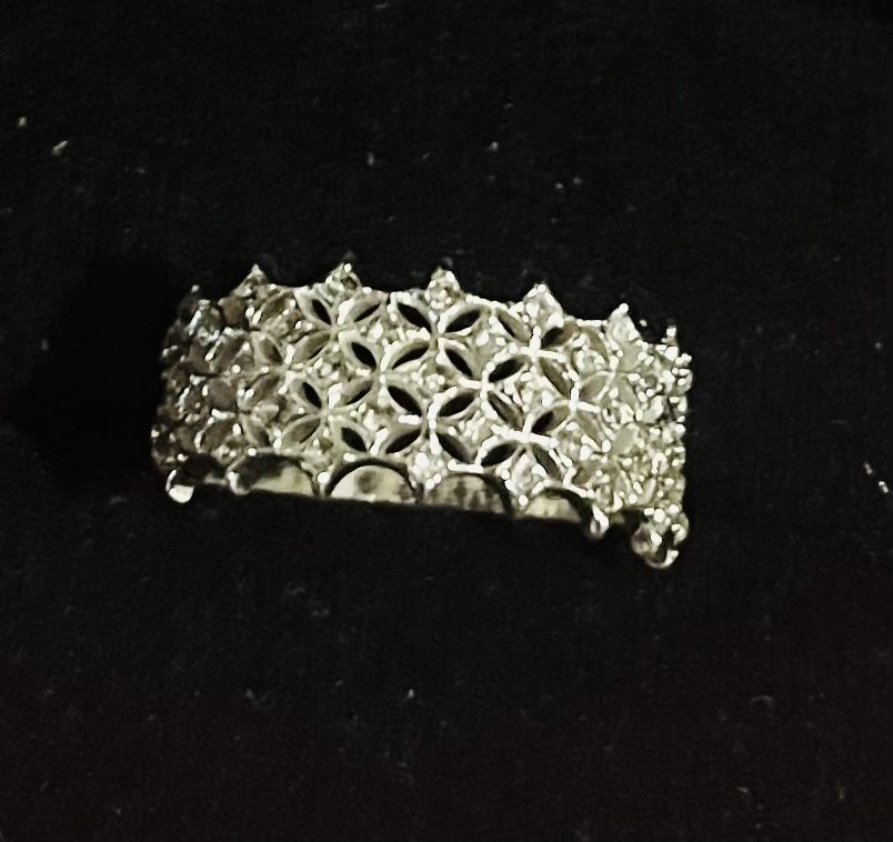 Silver Plated Ring Size 7 Swarovski Crystals