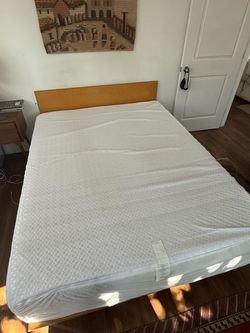FREE queen Leesa Supira Hybrid mattress - excellent condition - 6 months old,