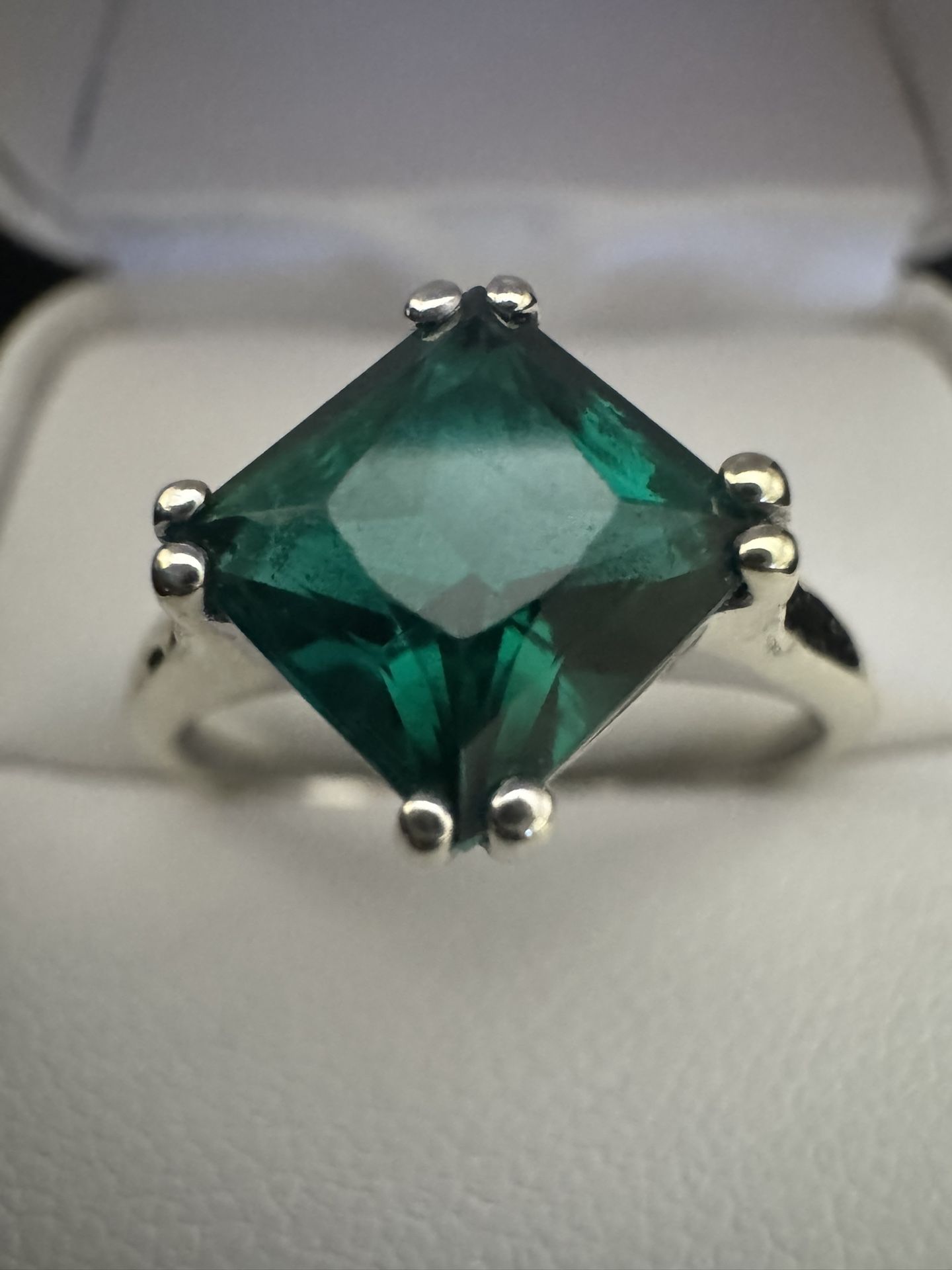 14k White Gold Emerald Ring~ lab created ~2.25CTW~Engagement Ring Size 9” Stamped 14k Size 9”