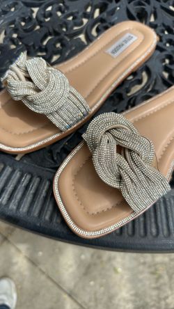 Bedazzled sandles ( 6.5)