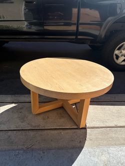 Round wooden Coffee table