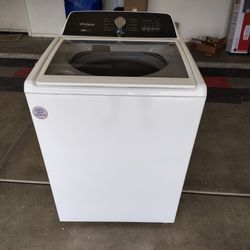 Whirlpool 4.8 Cu Ft Washer In "Like New", Condition