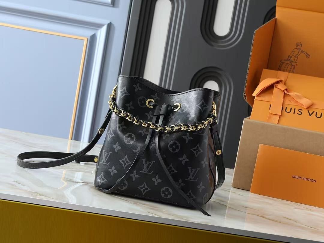 LOUIS VUITTON NÉONOÉ BB
