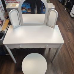 Scalloped kids vanity