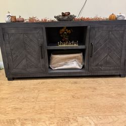 Entertainment center 