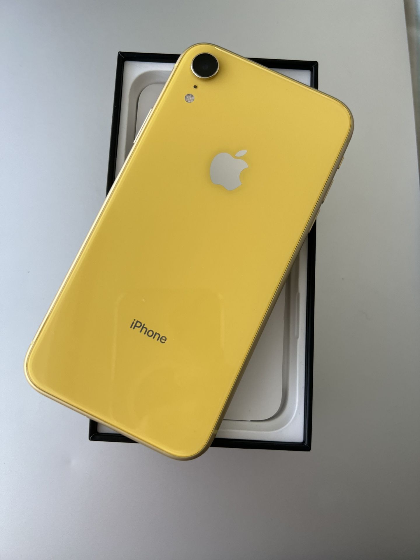 Iphone XR Yellow 64GB ANY CARRIER