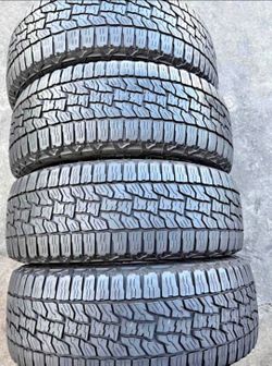 225 60 18 Falken tires Con 80% de Vida Las 4