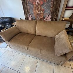 Pull Out Couch /Full Size Bed