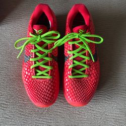 Kobe VI Protro Reverse Grinch