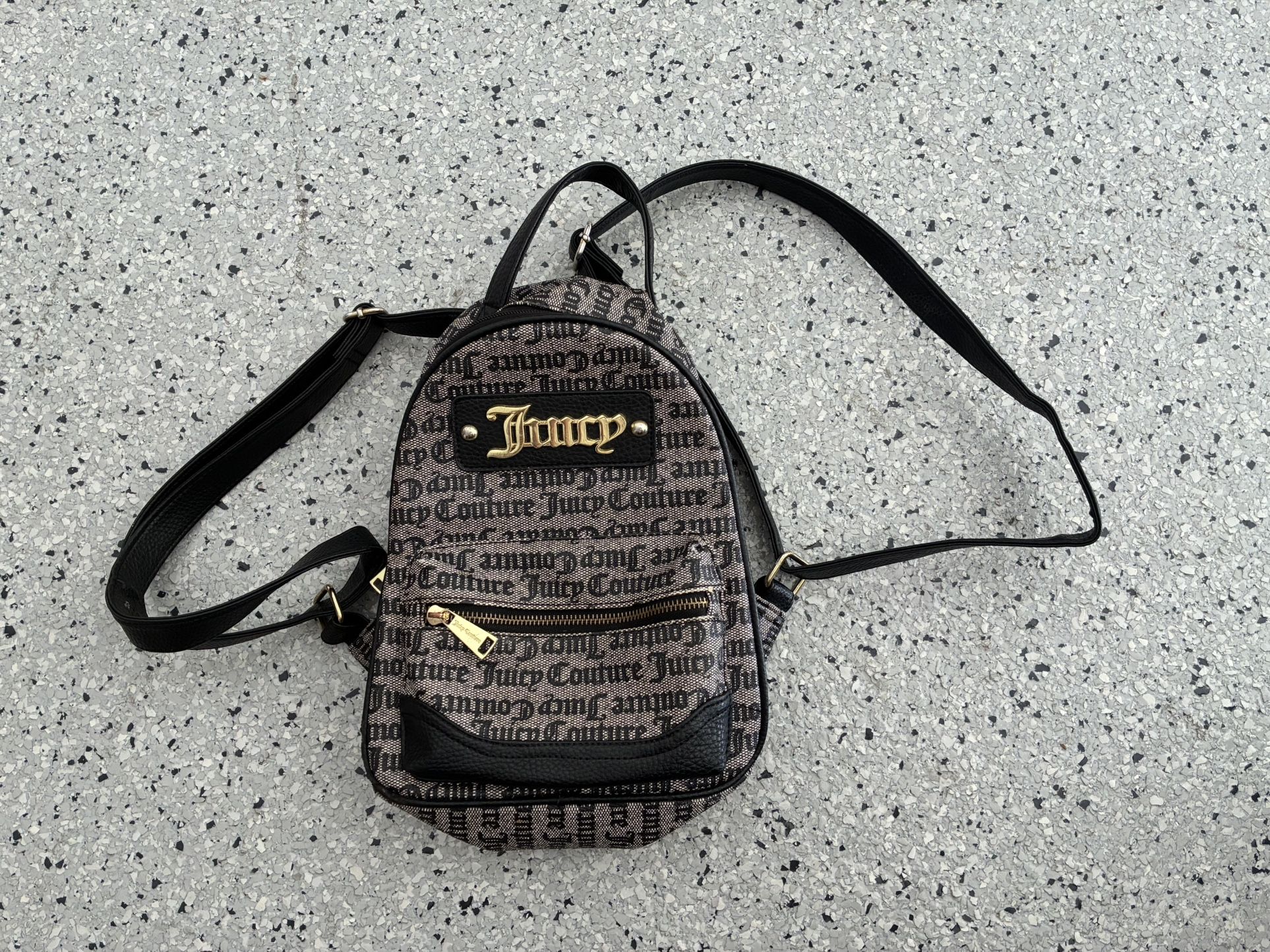 “JUICY COUTURE” Mini Backpack. Gray Pack w/ Black Spellout. Zippers. Pre Owned.