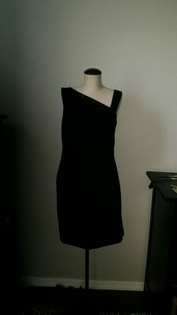 Size 8 women's Black cocktail party designer dress signature by Robbie bee beaded MSRP $179